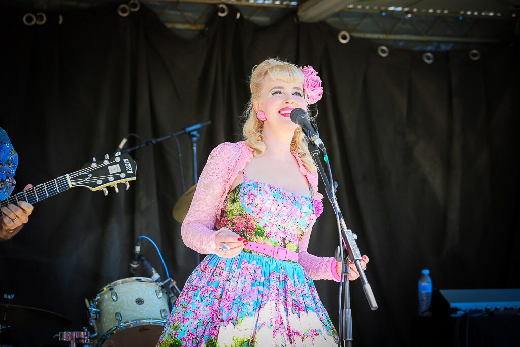 Shelley Minson on stage performing at the Kurri Kurri Nostalgia Festival in 2016